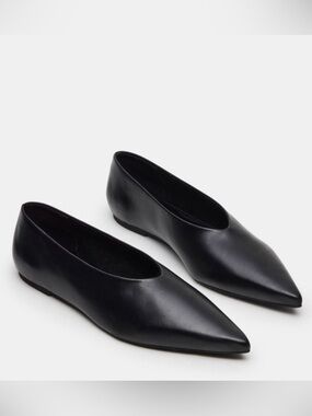 Steve Madden Black Pointed Leather Flats